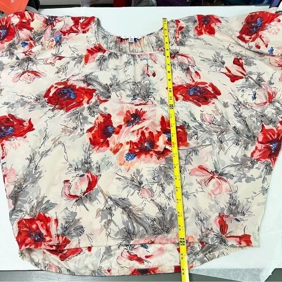 Cabi Blouse 100% Silk #399 Gray Red Poppy Floral Flower Fairy Top Oversized - Picture 10 of 12
